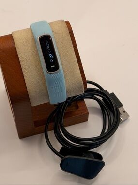 Garmin Vivosmart 4, Tested, Excellent, Smartwatch, Charger Included, Rare Color